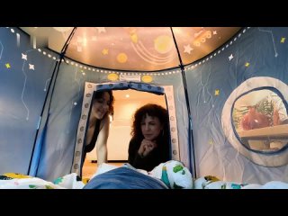 mama fiona - spaceship playtent w mom and grandma