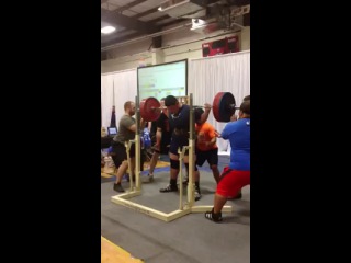 18 years old raw squat 272 5 kg. joseph pena